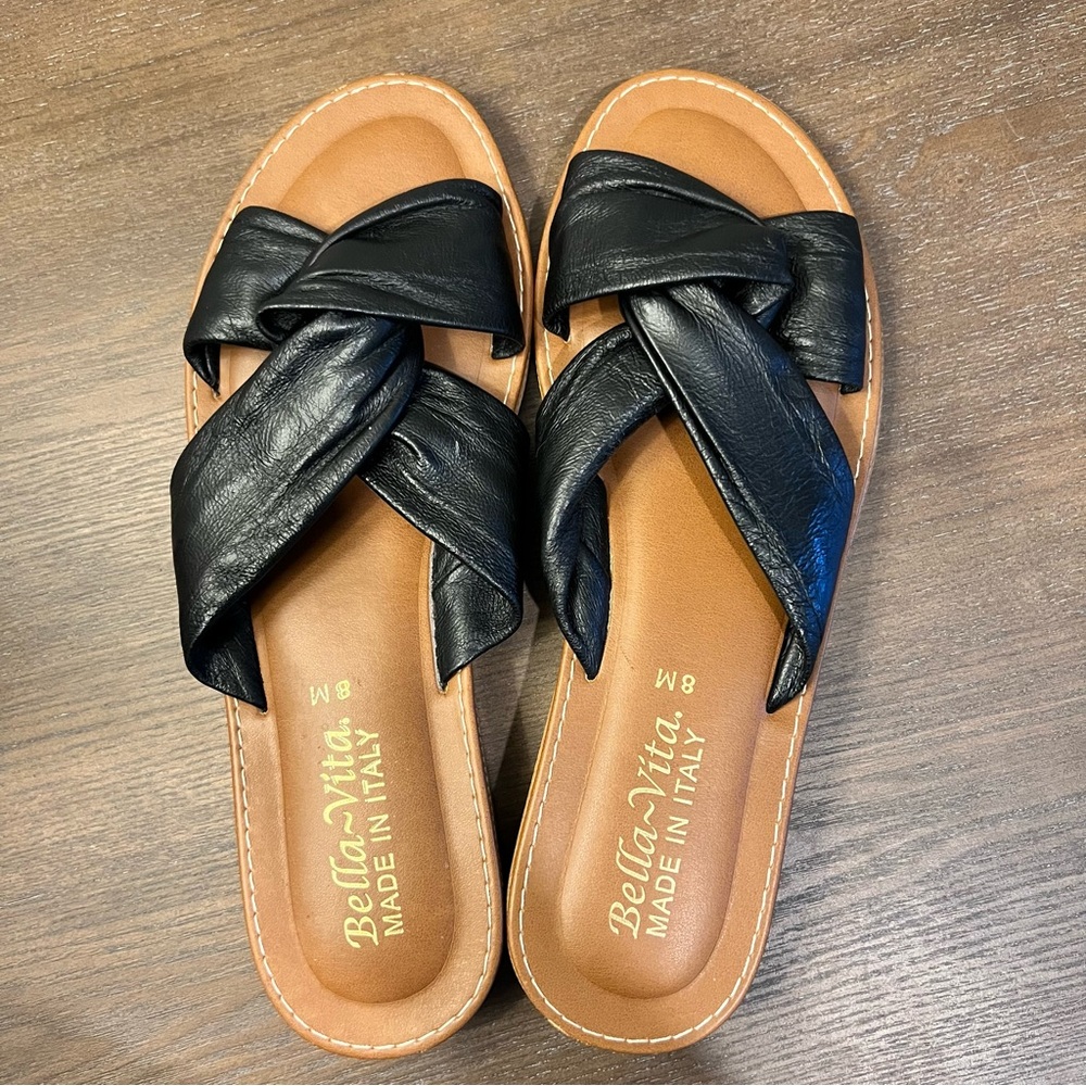 Bella Vita black leather criss cross flat sandals women’s size 8 interwoven
